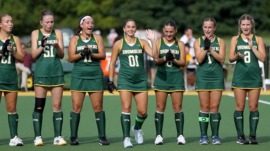 Abby Ezickson ’26 with her teammates 